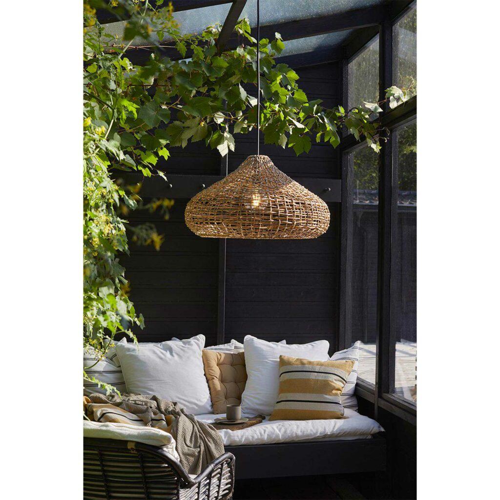 Hängelampe Wohnzimmer Wohnzimmerlampe hängend aus Naturmaterial geflochten Lampe für das Wohnzimmer Skandi Lampe kaufen PRHome Lampenshop Soulbirdee