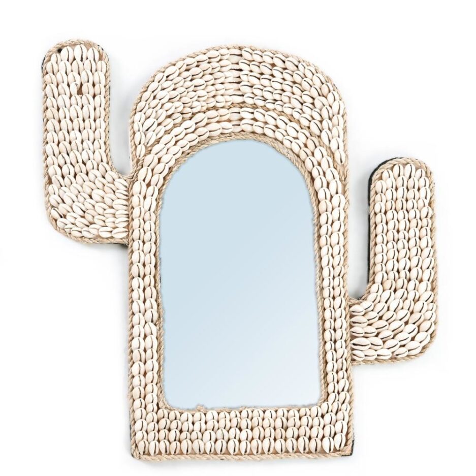 Kaktus Spiegel aus Muscheln Ibiza Style Wandspiegel ✓ Dekospiegel ✓ Außergewöhnliche Wandspiegel ♥ Bazar Bizar ♥ Spiegel kaufen im Soulbirdee Onlineshop Muschelspiegel Kauri Cowrie