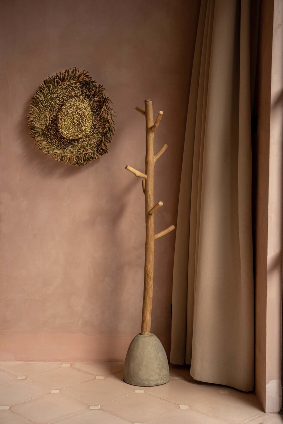 Detail Garderobe Baum frei stehende Standgarderobe
