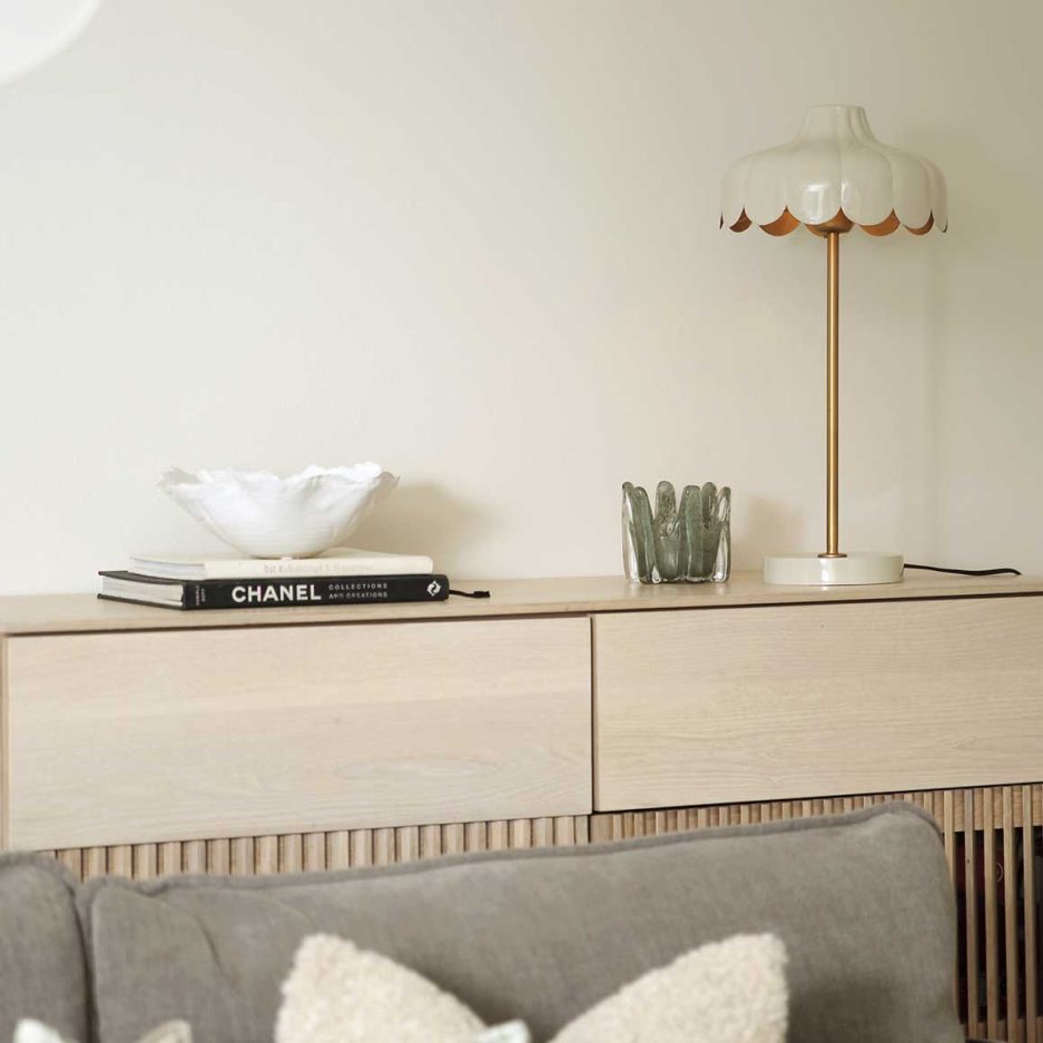 Nachttischlampe Iris Sideboard Tischleuchte Beige Tischlampe Schlafzimmer Gold Leselampe Schreibtischlampe kaufen Soulbirdee Lampenshop Onlineshop