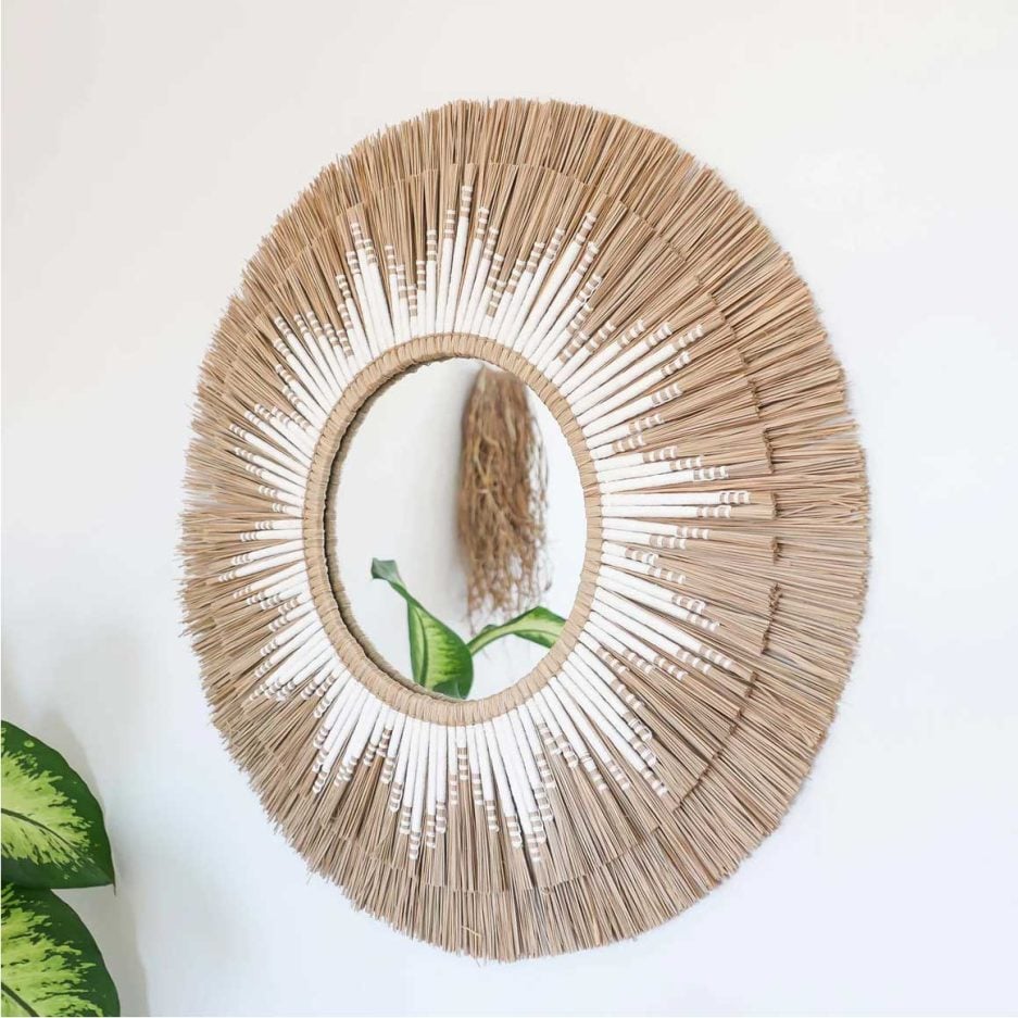 Wandspiegel rund rattan Muster sonne Mallorca Style Spiegel als Wandspiegel und Boho Wanddeko Spiegel kaufen Boho Deko in Natur & Weiß Soulbirdee Onlineshop