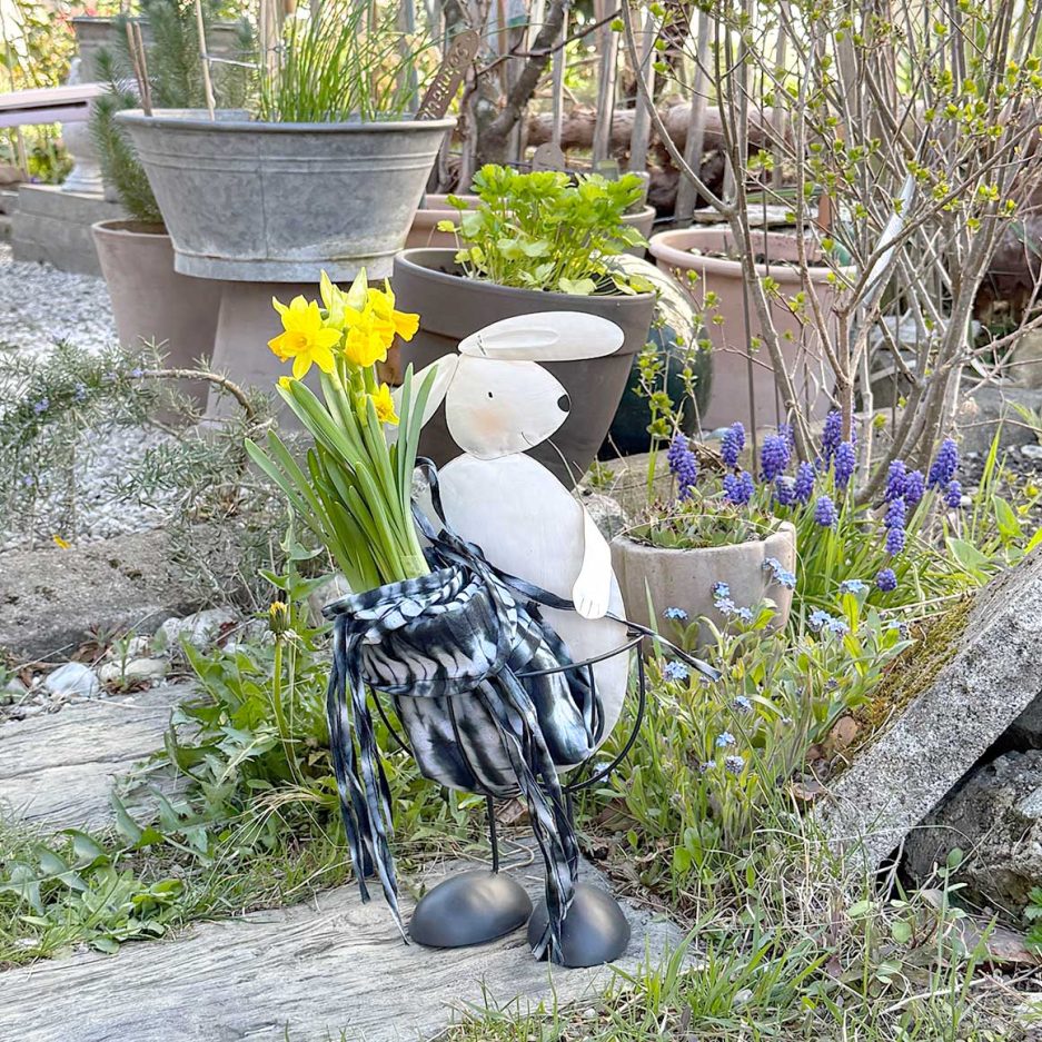 Hase Landhaus deko blech figur ostern osterdeko garten blech soulbirdee onlineshop