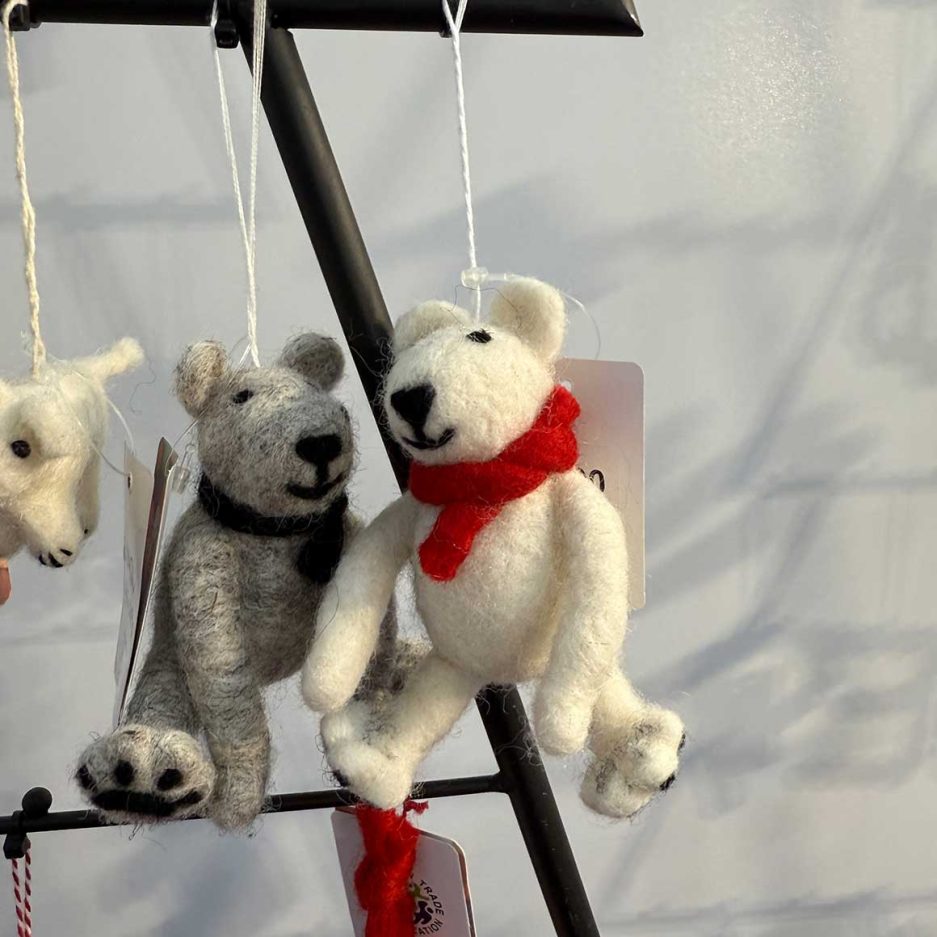 Weihnachtsdeko Bär filz handgemacht nepalaya atisan soulbirdee onlineshop weihnachten christbaumschmuck baumschmuck